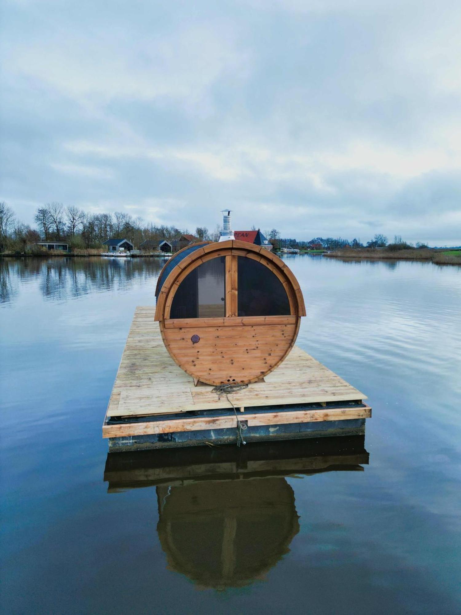 Pean-Buiten Waterlodges Nes  Eksteriør bilde