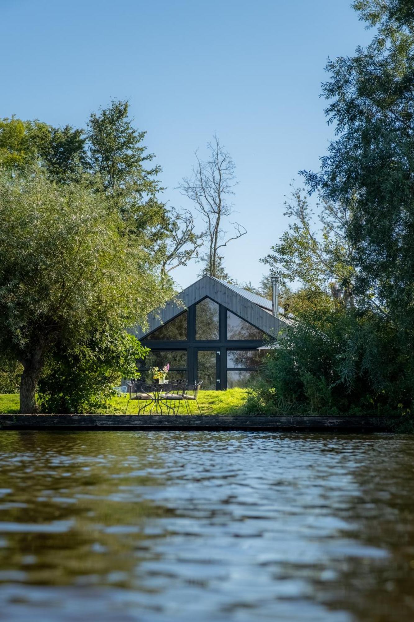 Pean-Buiten Waterlodges Nes  Eksteriør bilde